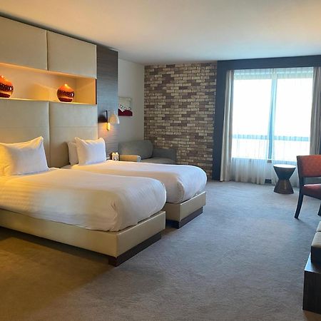 Absolute Hotel Limerick Bagian luar foto