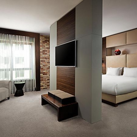 Absolute Hotel Limerick Bagian luar foto