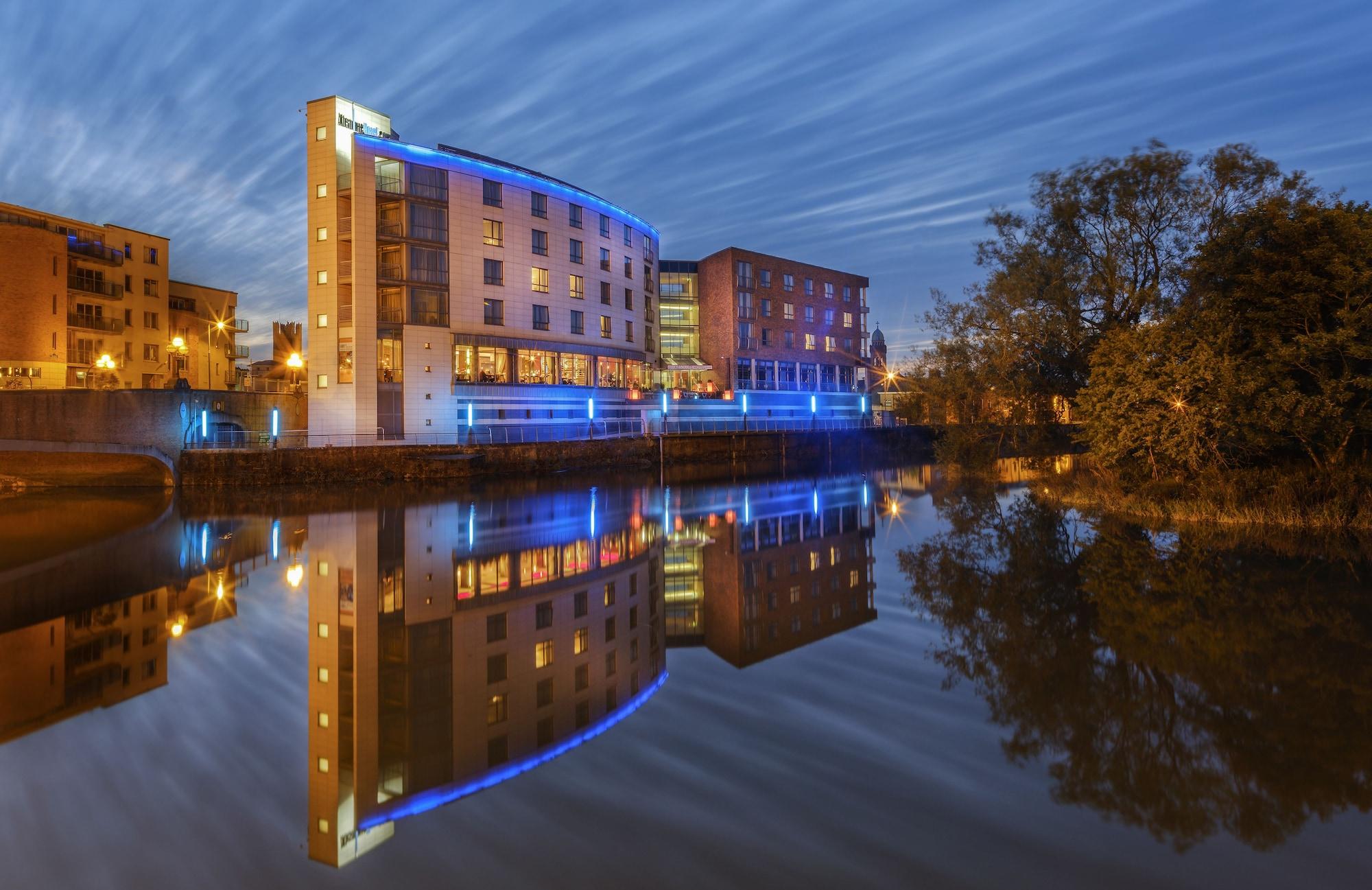 Absolute Hotel Limerick Bagian luar foto