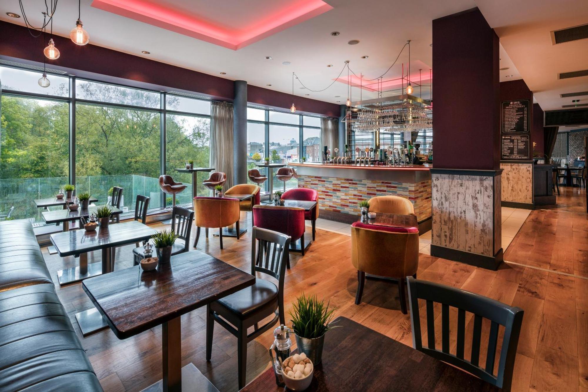 Absolute Hotel Limerick Bagian luar foto