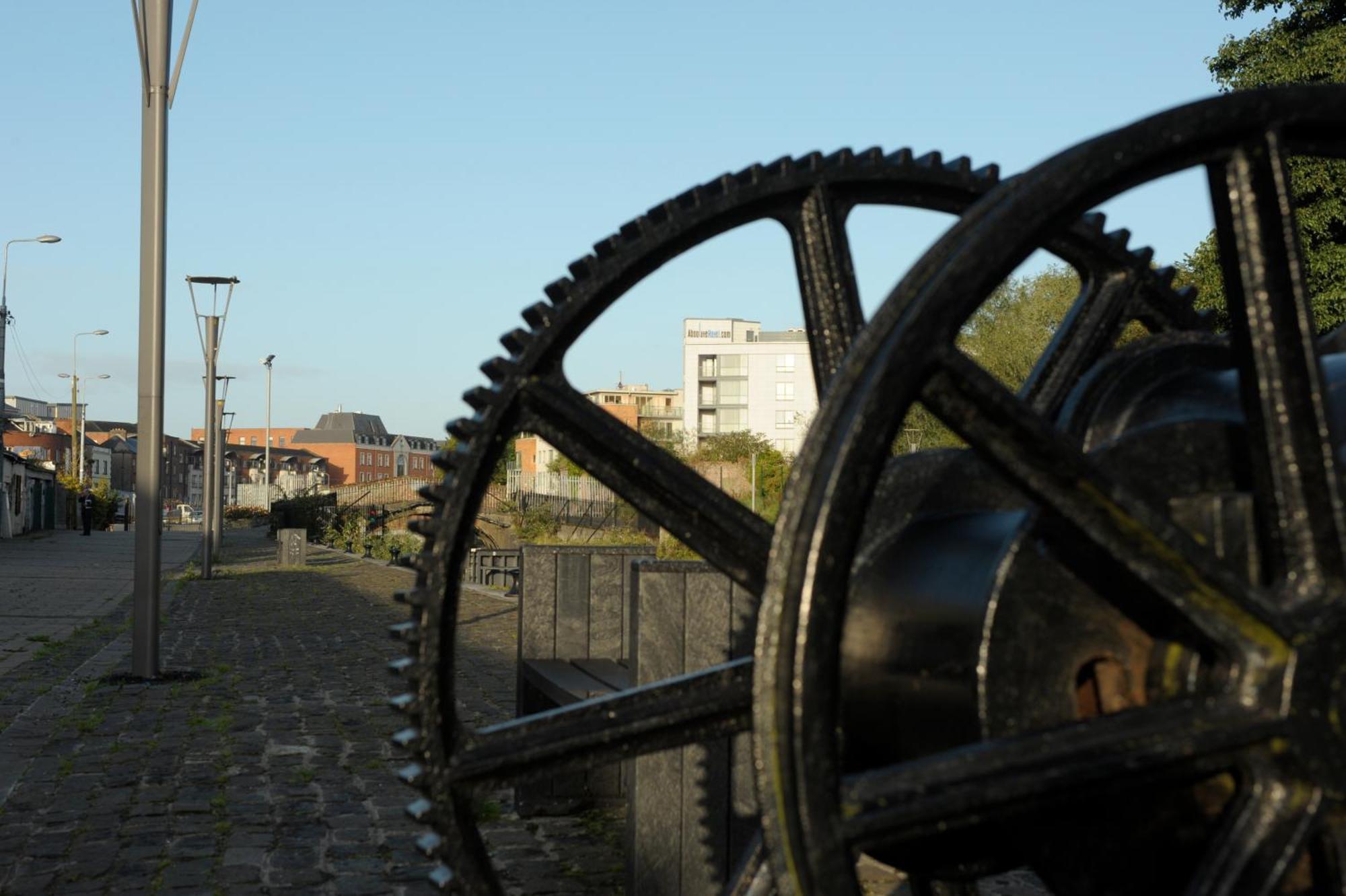 Absolute Hotel Limerick Bagian luar foto