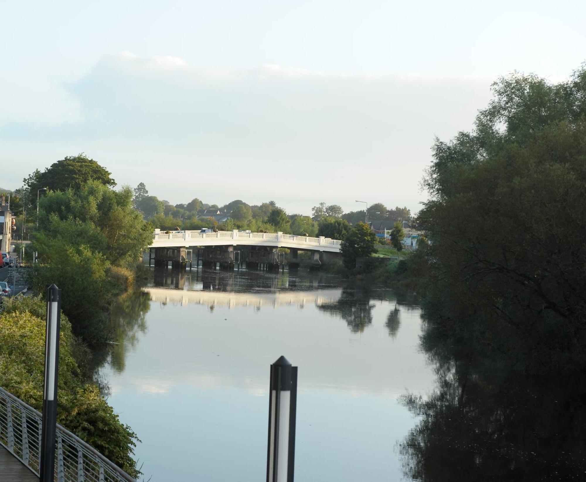 Absolute Hotel Limerick Bagian luar foto