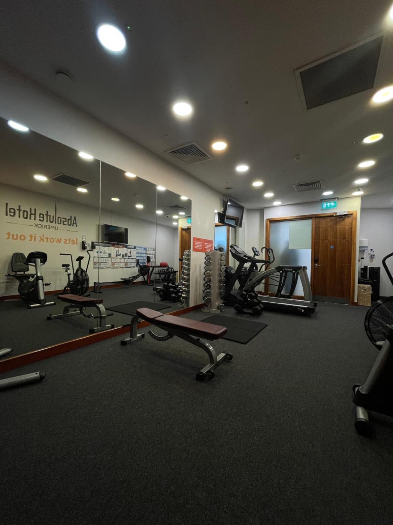 Absolute Hotel Limerick Bagian luar foto