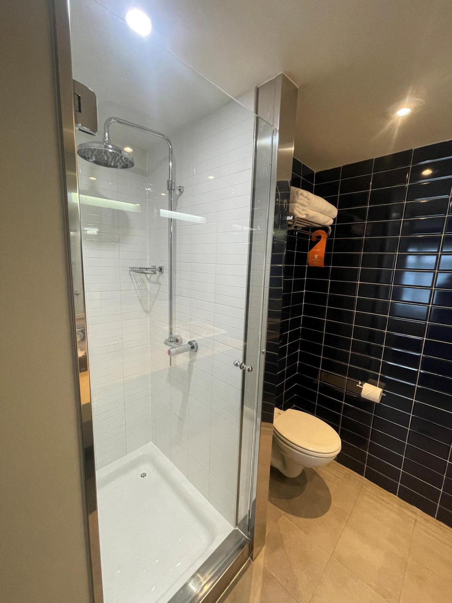 Absolute Hotel Limerick Bagian luar foto