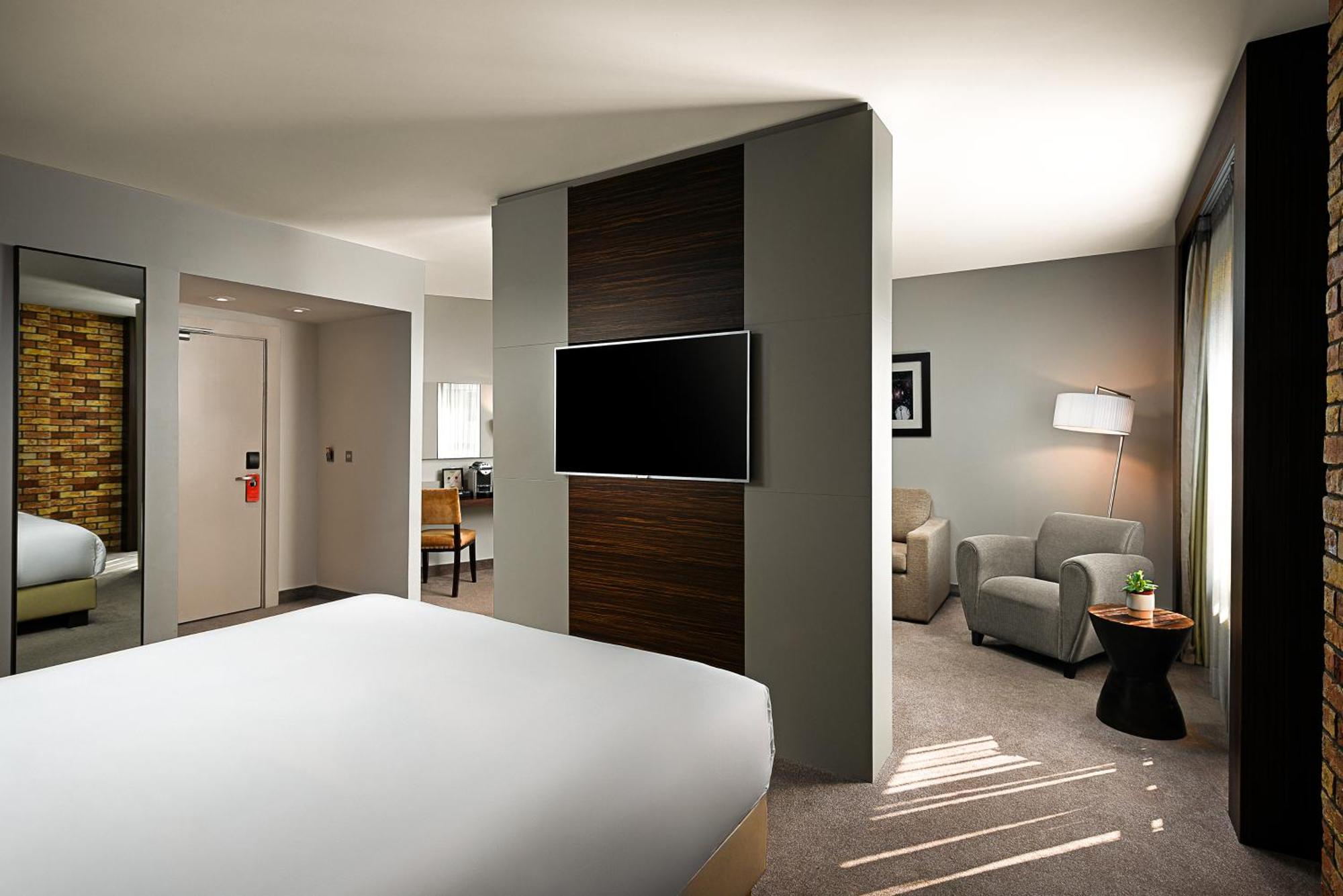 Absolute Hotel Limerick Bagian luar foto