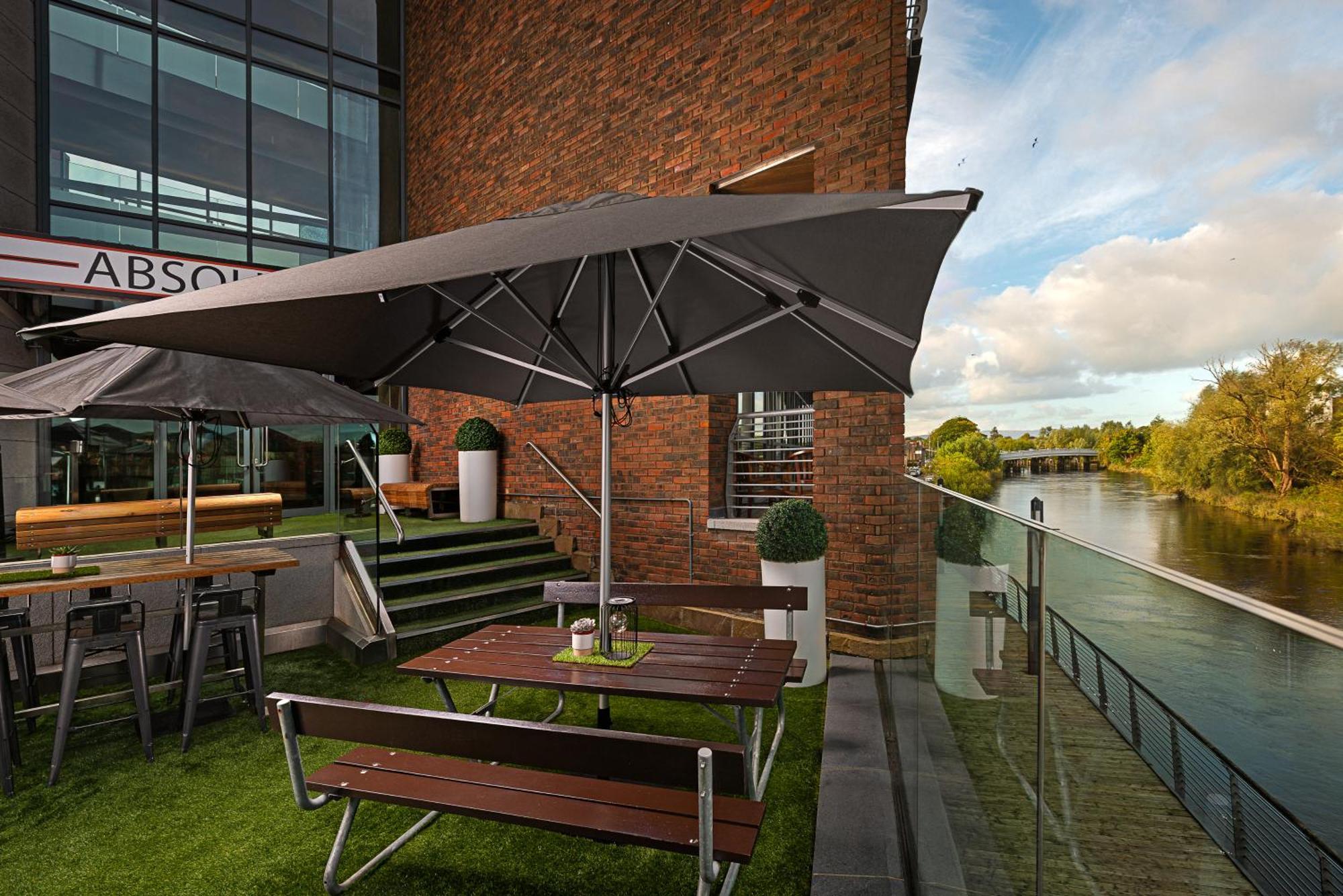 Absolute Hotel Limerick Bagian luar foto
