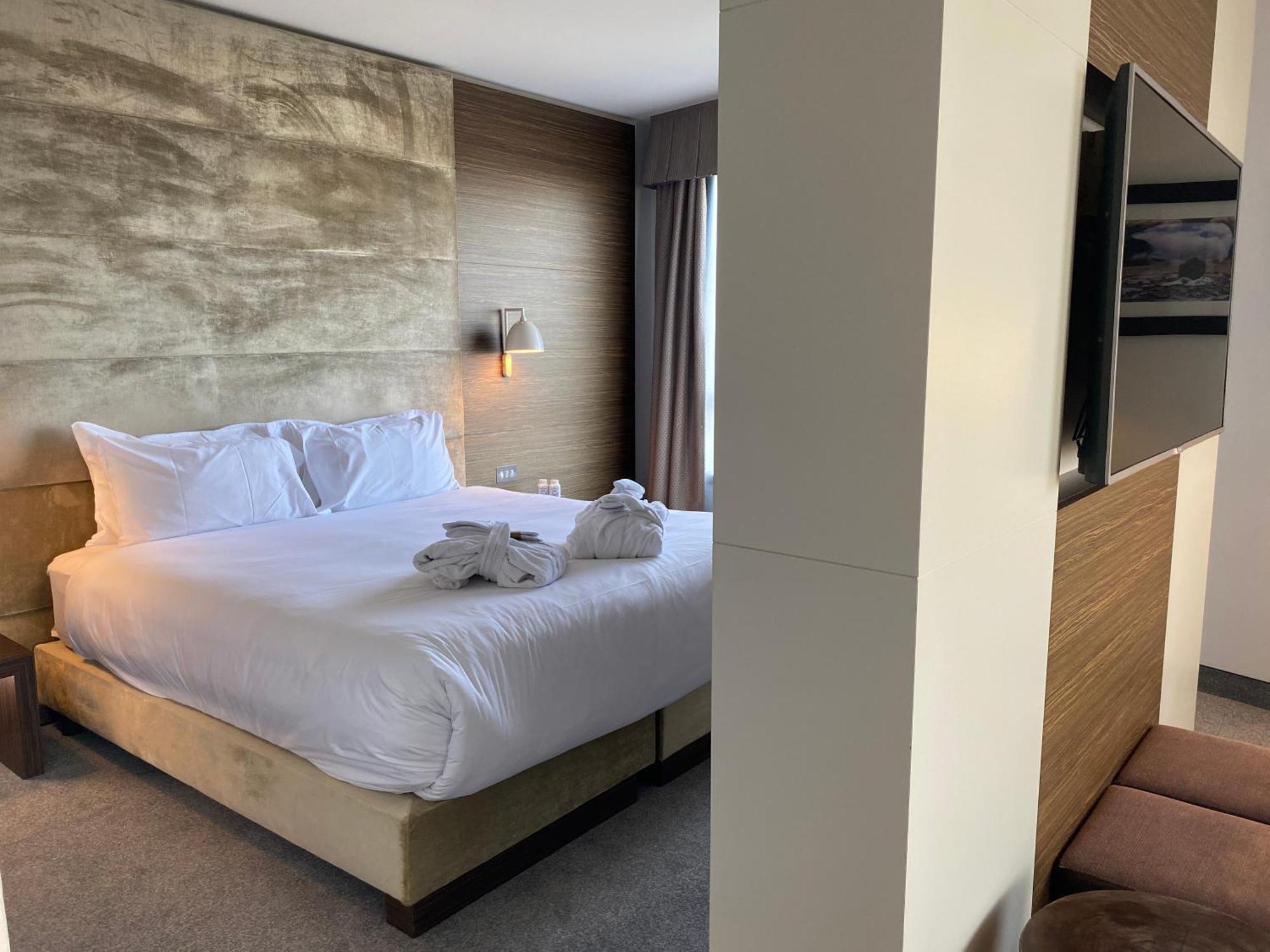 Absolute Hotel Limerick Bagian luar foto