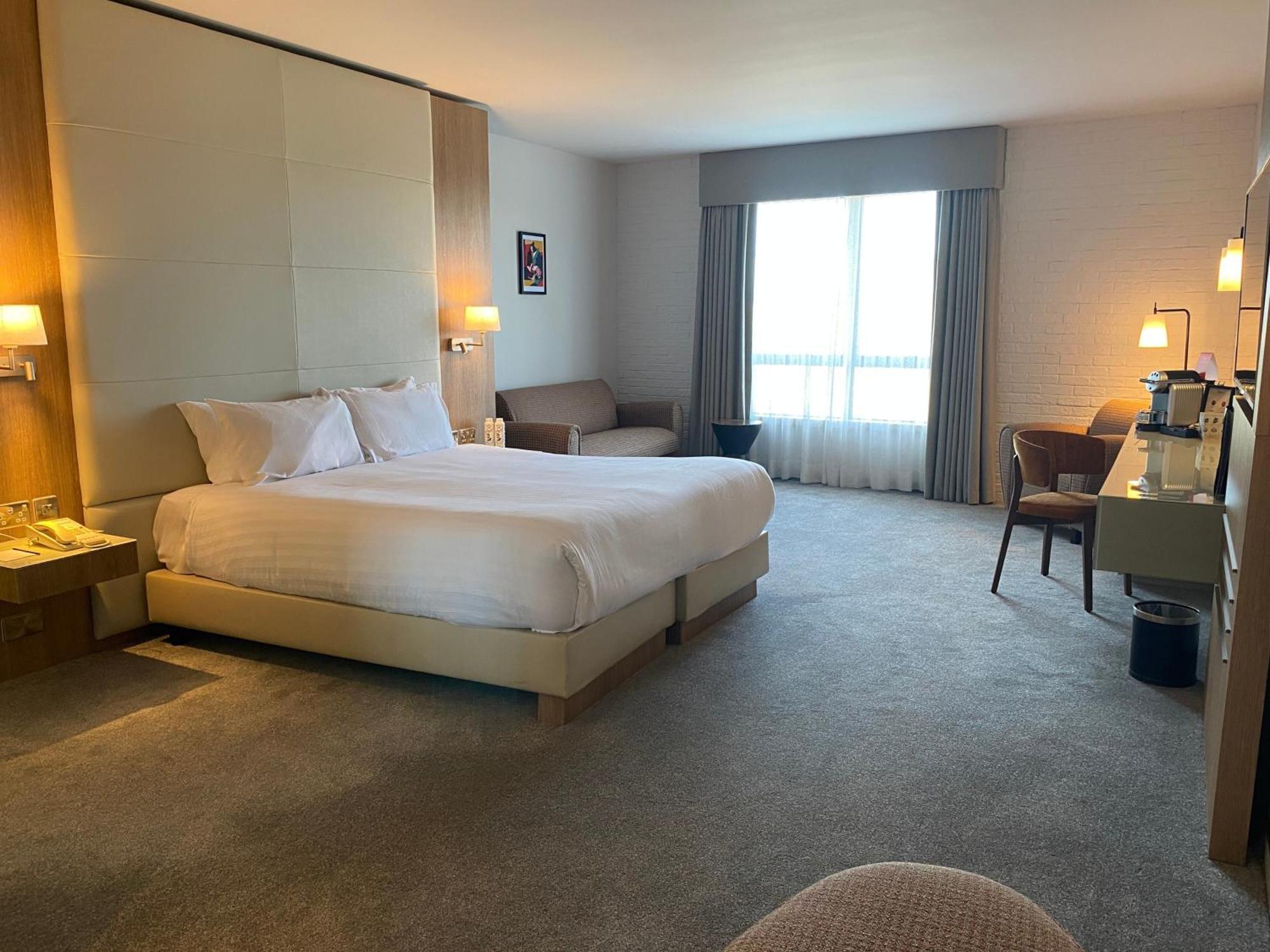 Absolute Hotel Limerick Bagian luar foto