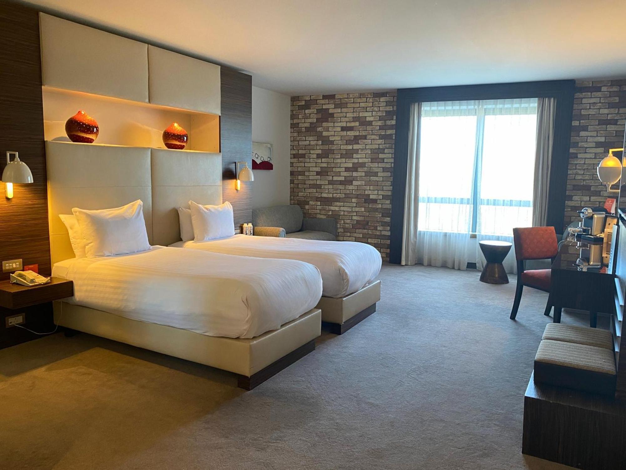 Absolute Hotel Limerick Bagian luar foto
