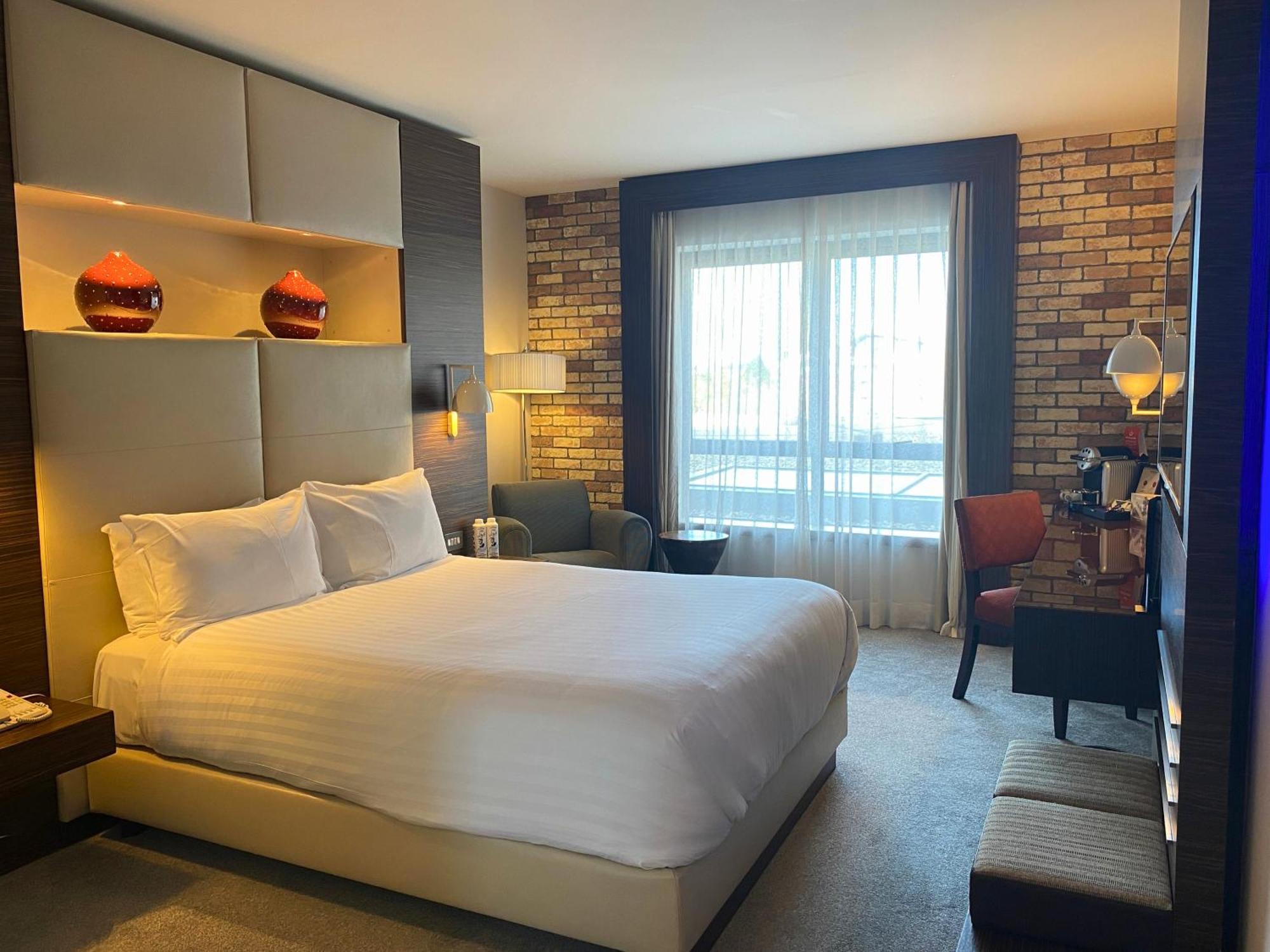 Absolute Hotel Limerick Bagian luar foto
