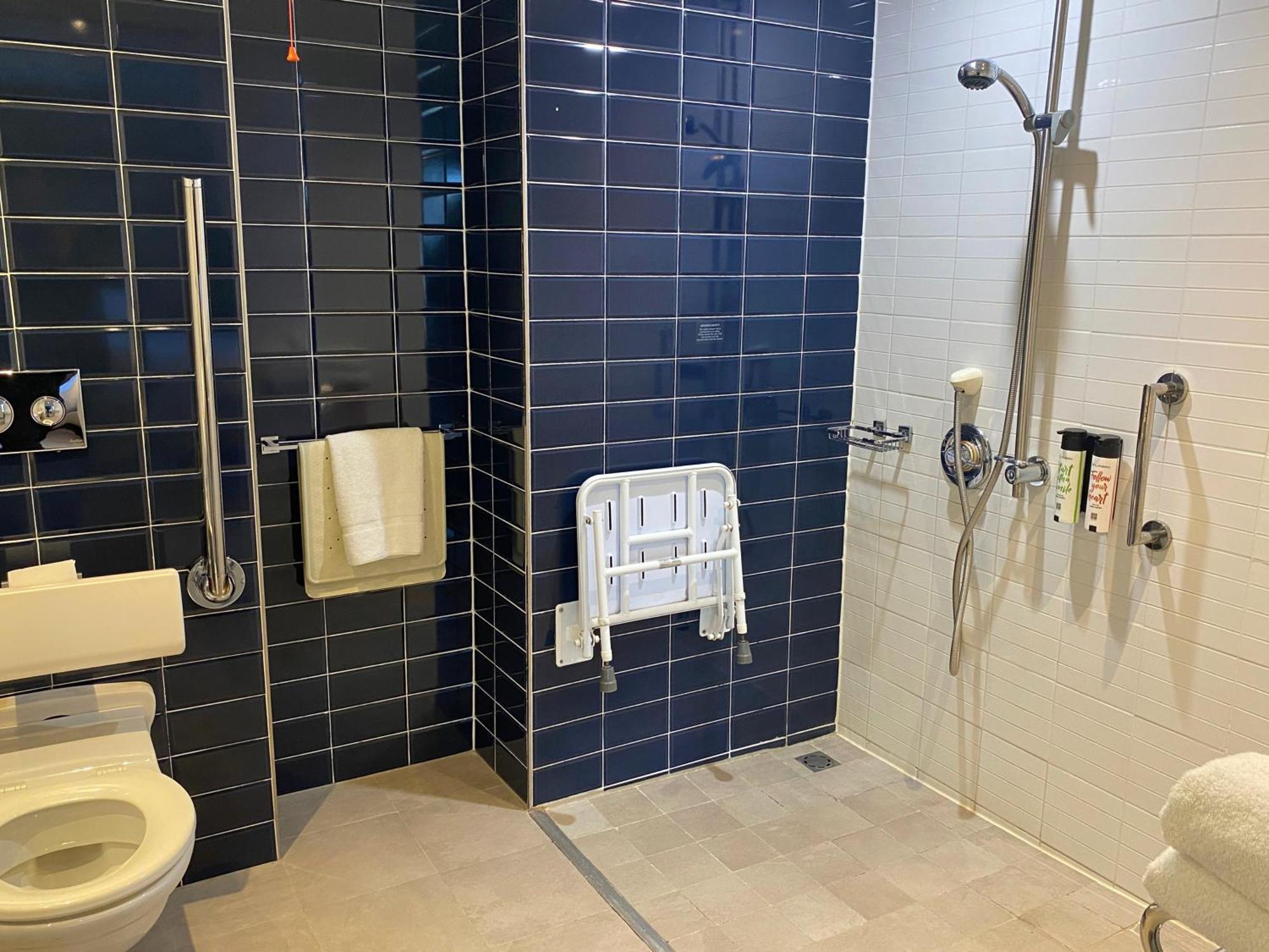 Absolute Hotel Limerick Bagian luar foto