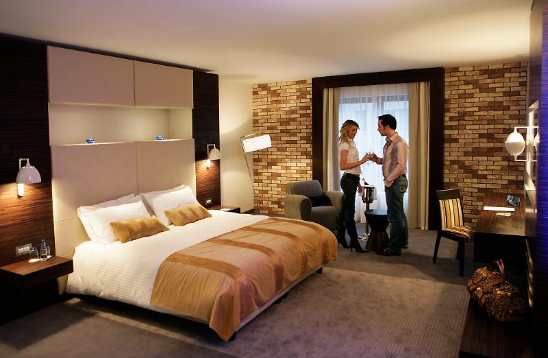 Absolute Hotel Limerick Bagian luar foto