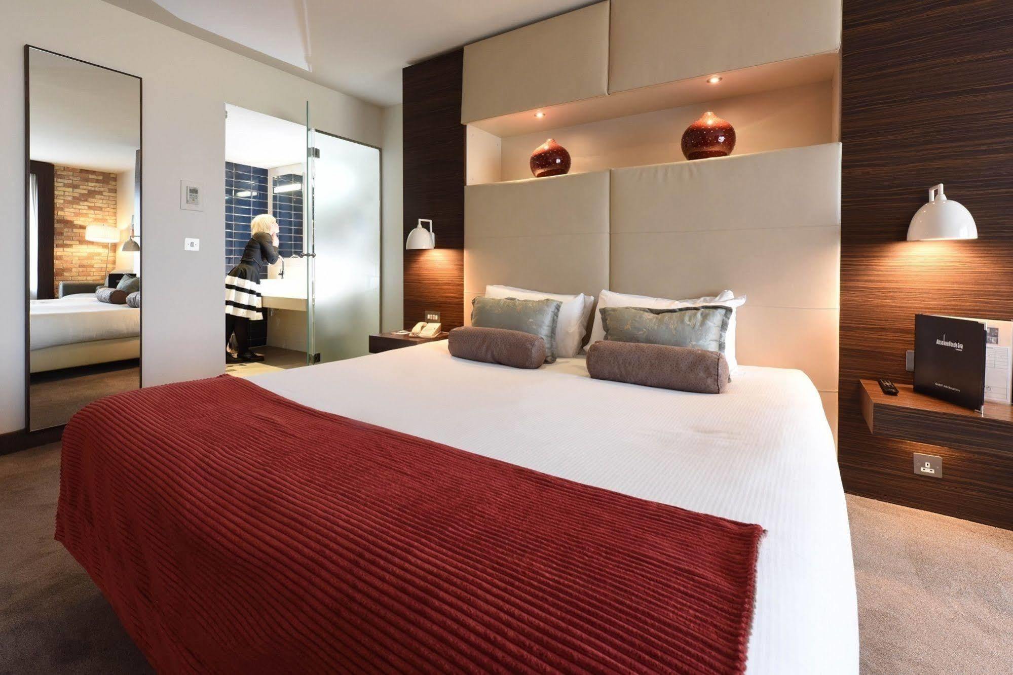 Absolute Hotel Limerick Bagian luar foto