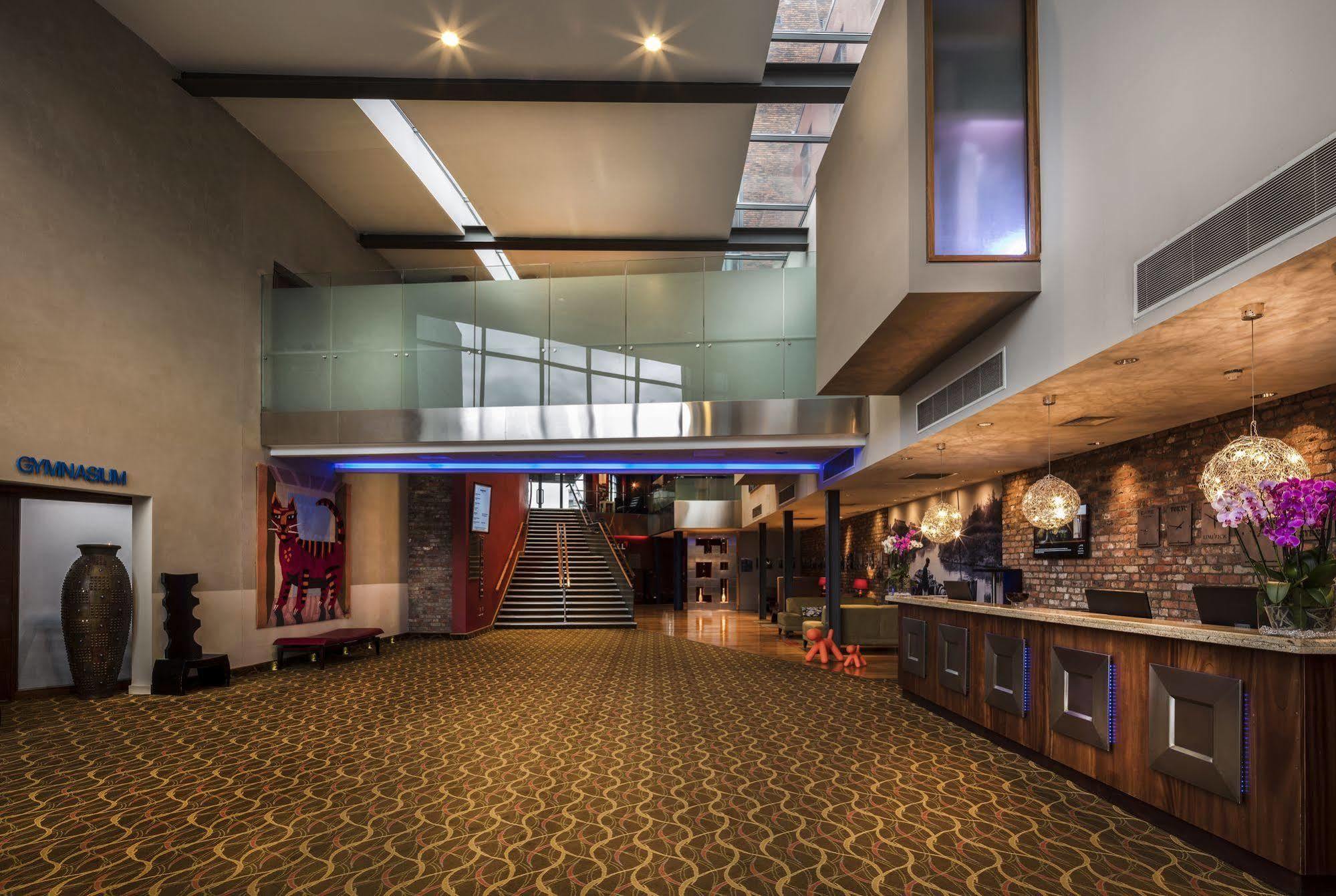 Absolute Hotel Limerick Bagian luar foto