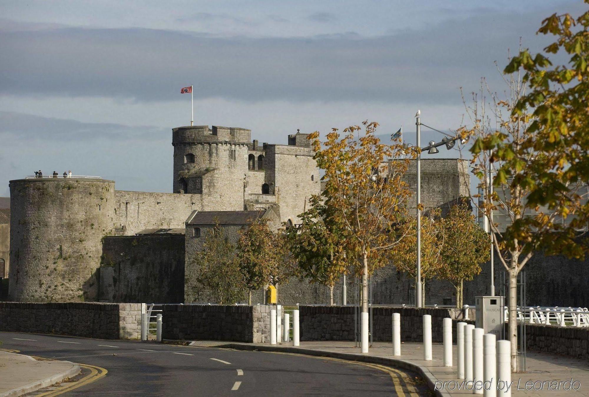 Absolute Hotel Limerick Bagian luar foto