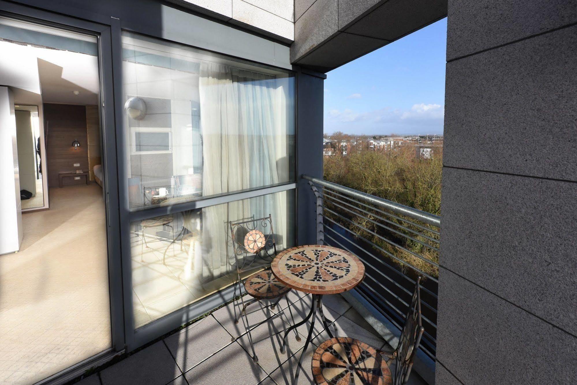 Absolute Hotel Limerick Bagian luar foto